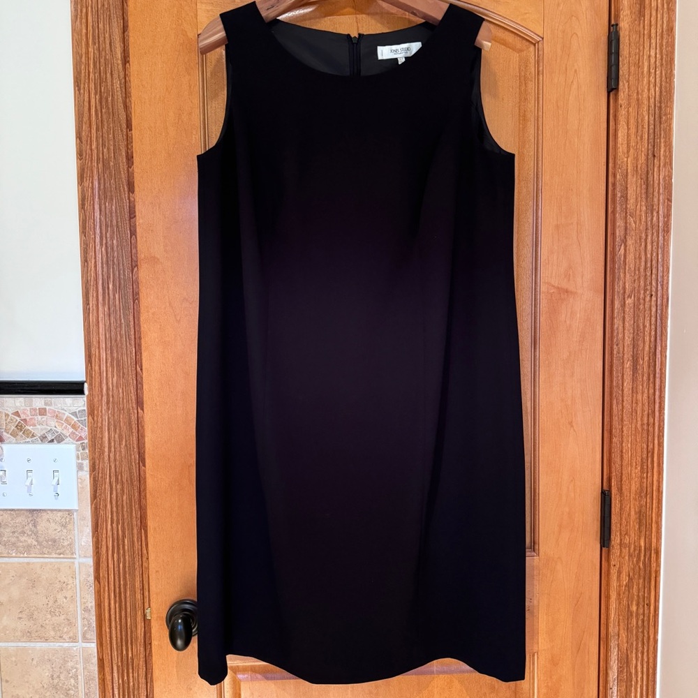 Elegant Black Sleeveless Dress